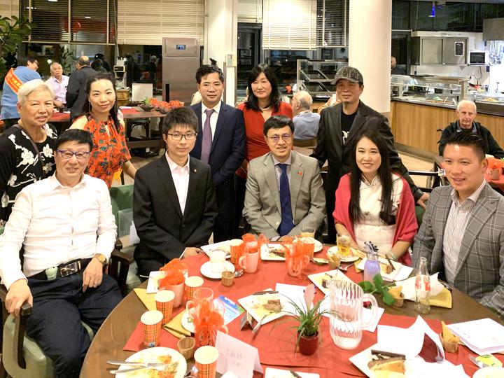 敬天下老人，扬中华美德 ——荷兰“文康之夜”晚会快乐上演